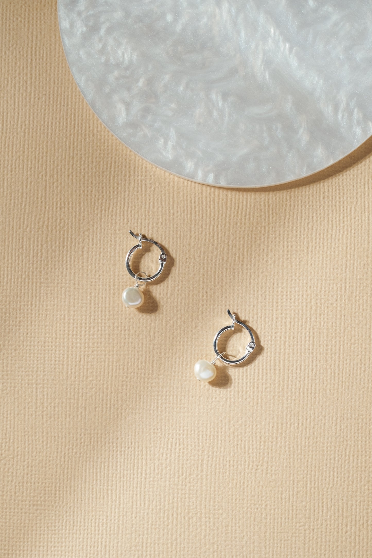 Pearl mini hoop earrings