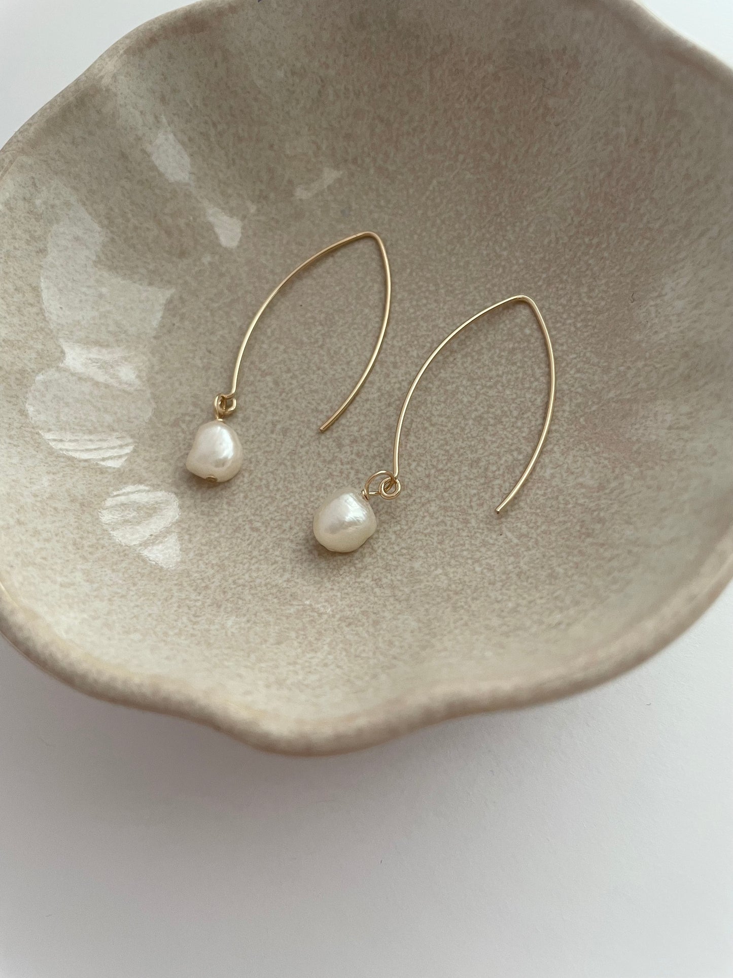 Grace pull through pearl earrings