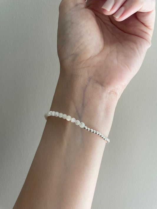 Pearl bead bracelet