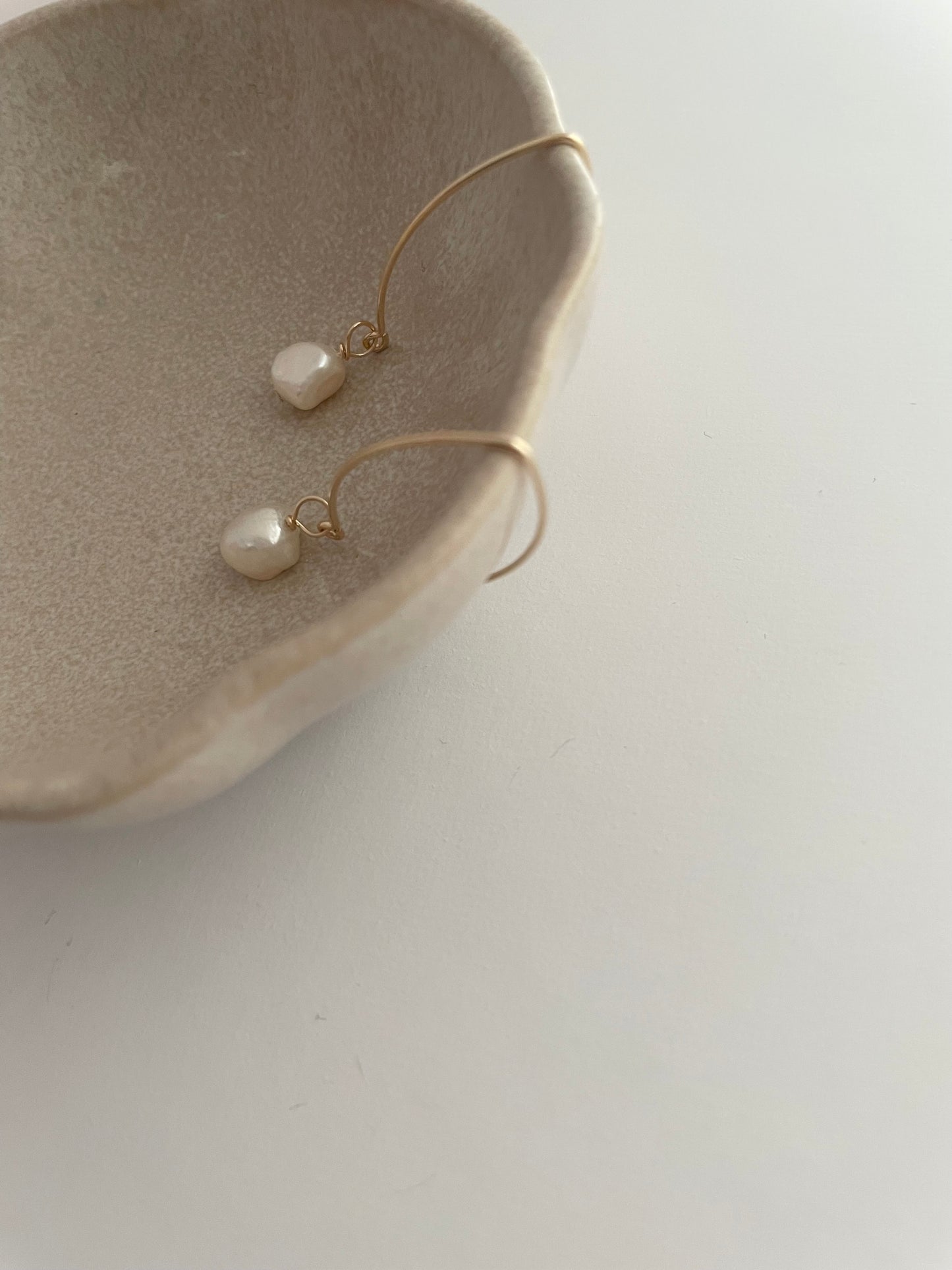 Grace pull through pearl earrings